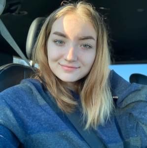 Meet your Posher, Alexis